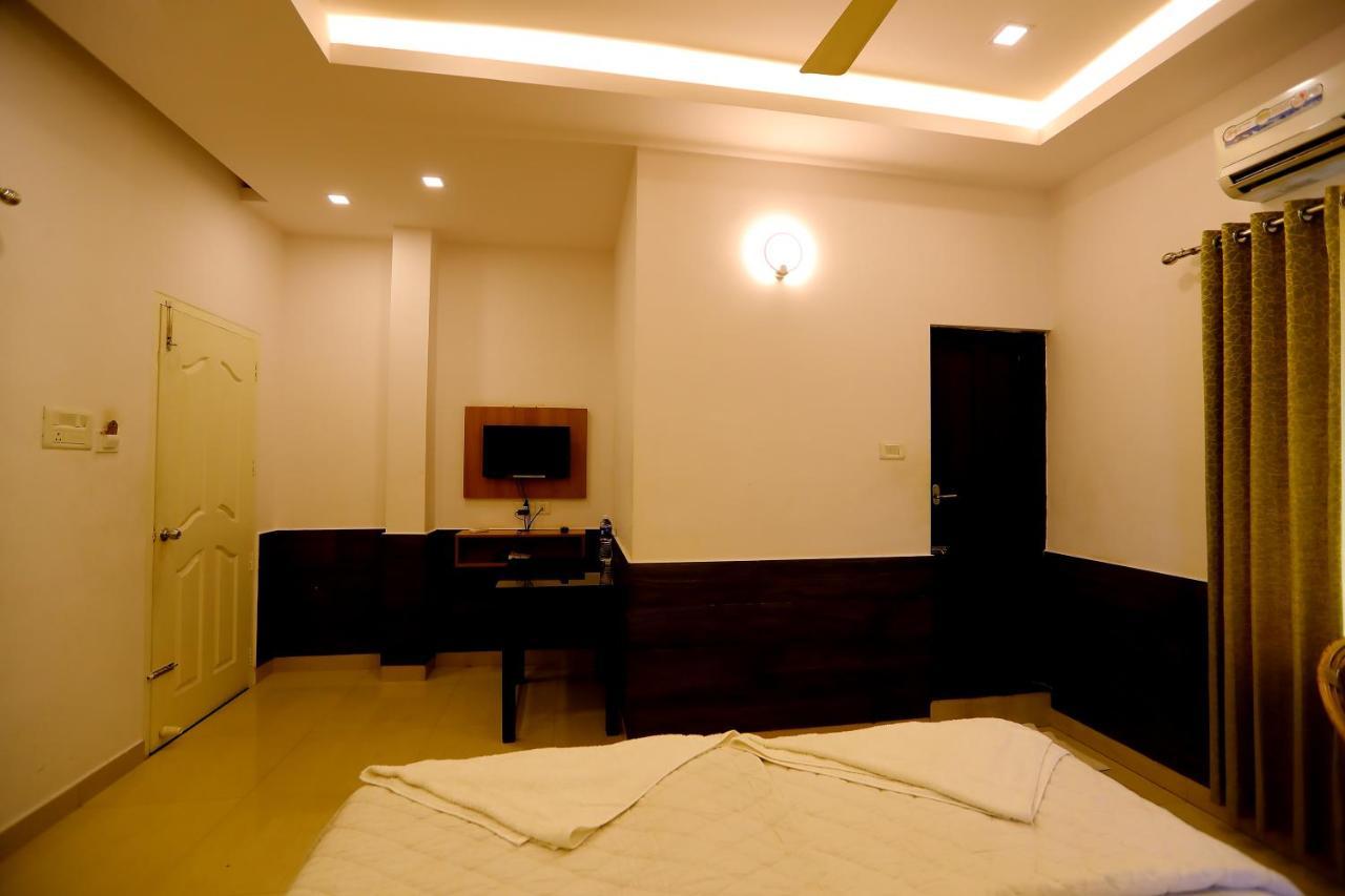 Sapphire Inn Nedumbassery Kültér fotó