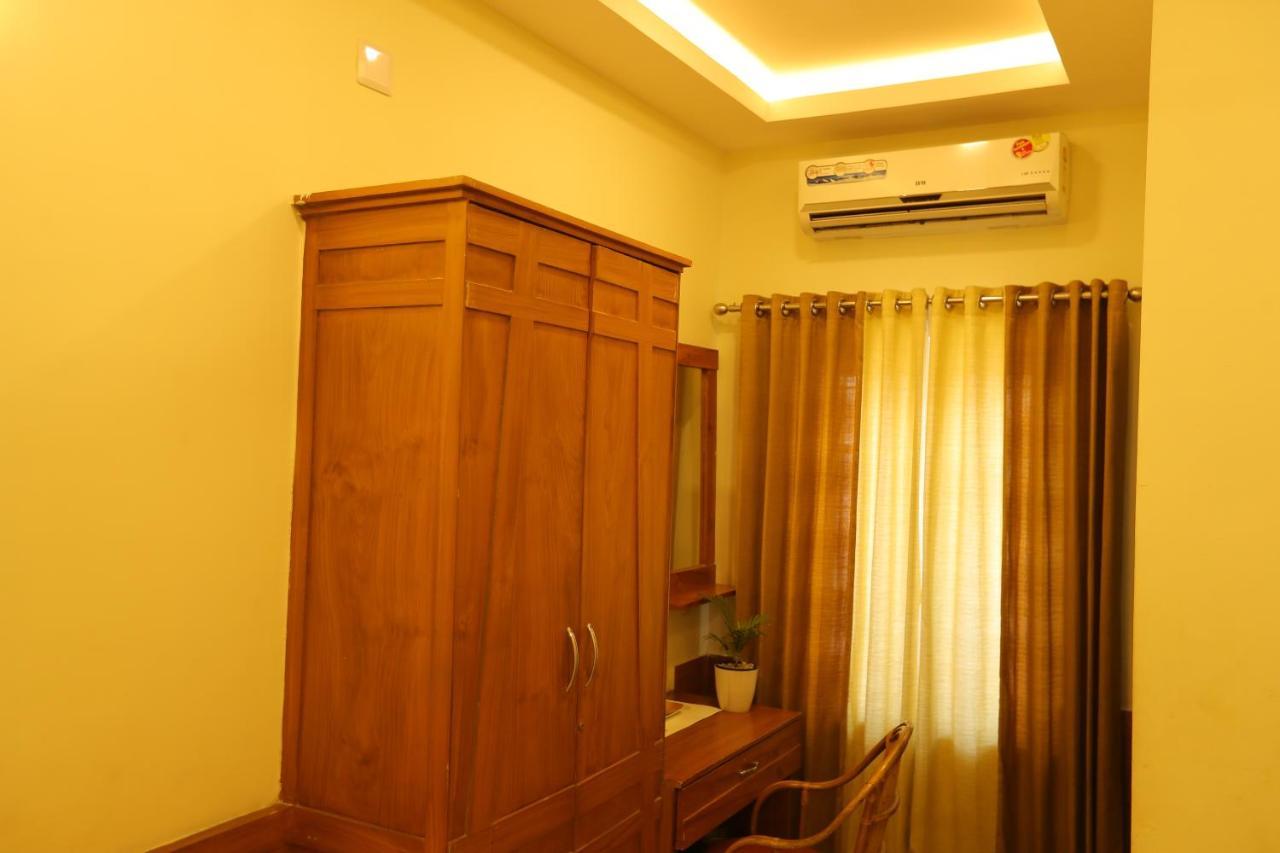 Sapphire Inn Nedumbassery Kültér fotó