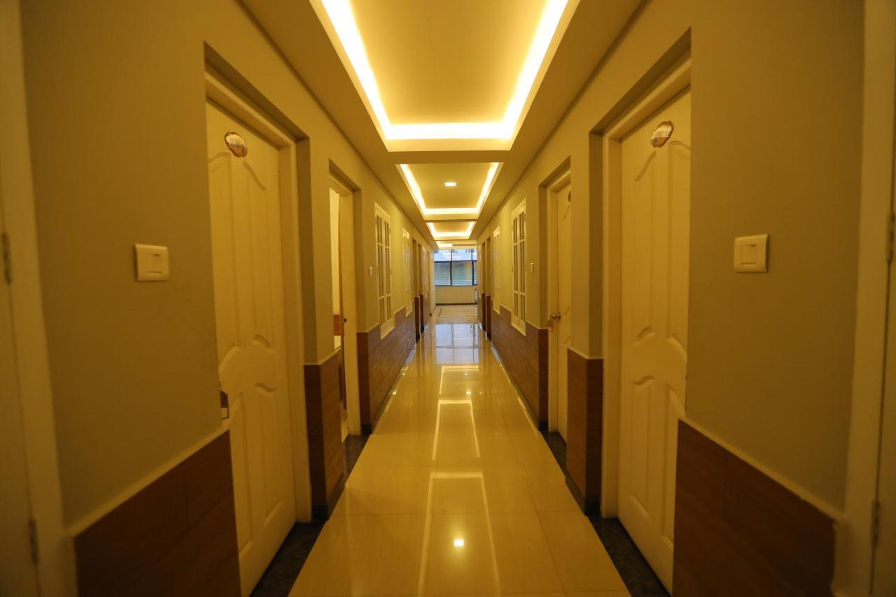 Sapphire Inn Nedumbassery Kültér fotó