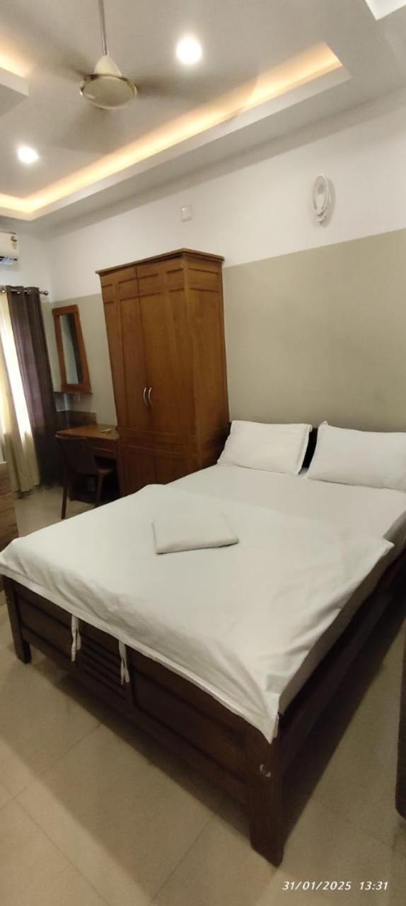 Sapphire Inn Nedumbassery Kültér fotó